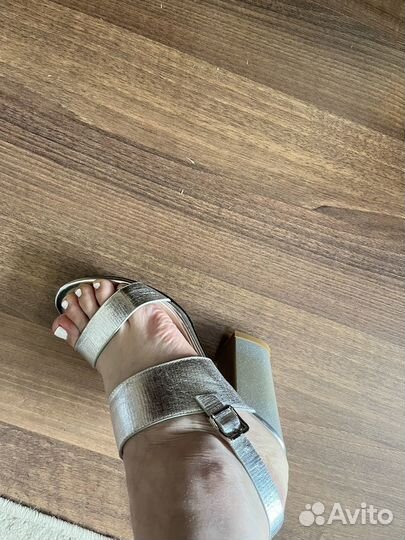Босоножки 38 р