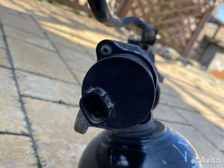 Lexus Lx570 Цилиндр гидроподвески R