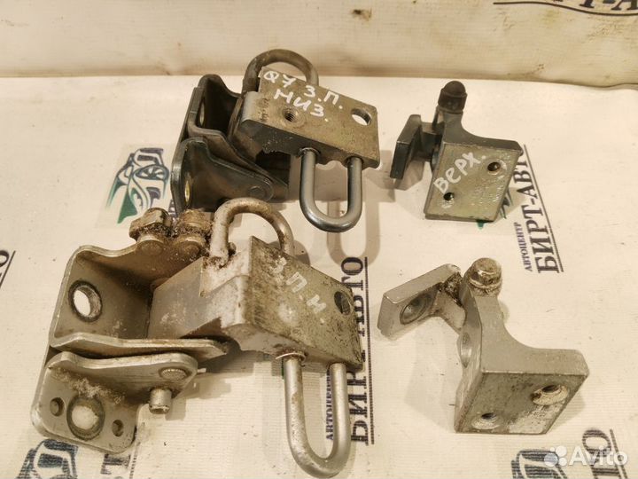 Петли двери задней правой Audi Q7 4L (2005—2009)