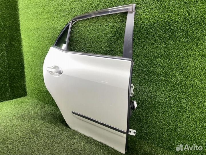 Дверь Цвет-070 задняя правая Toyota Blade AZE156