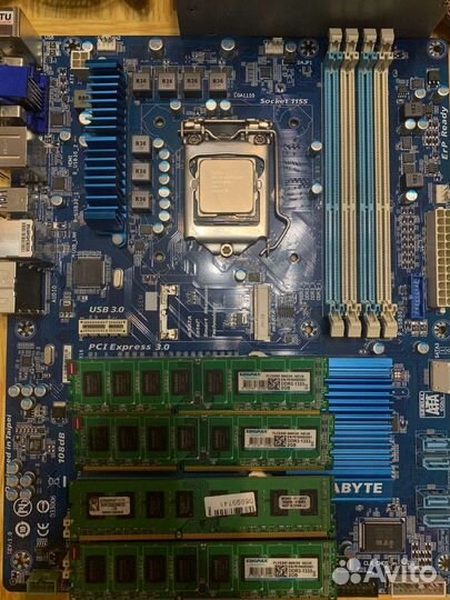 Материнская плата с процессором i3 и памятью