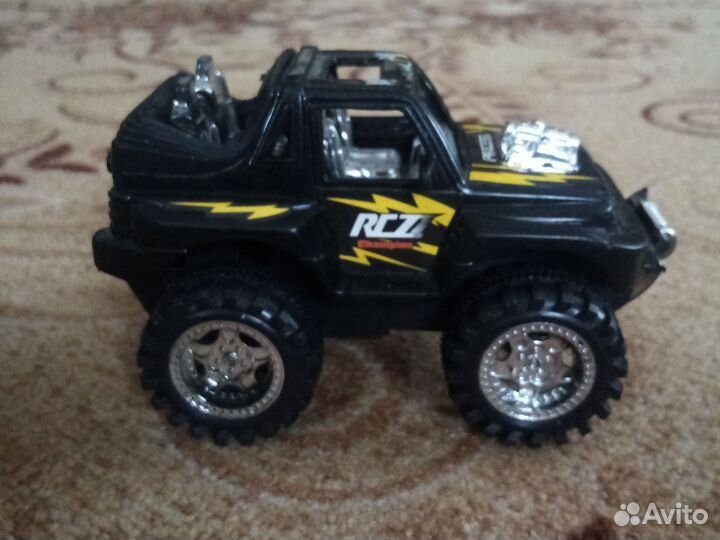 Внедорожник игрушка