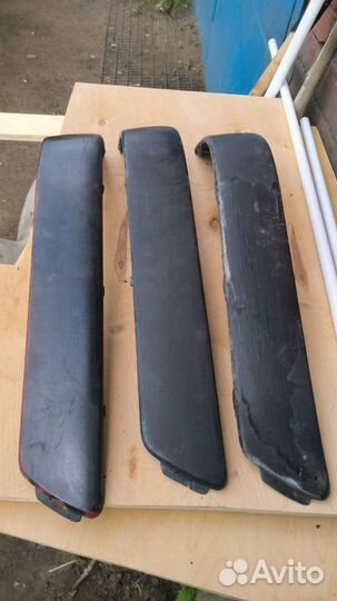 Правый молдинг заднего бампер Audi 80B4 8A0807422A