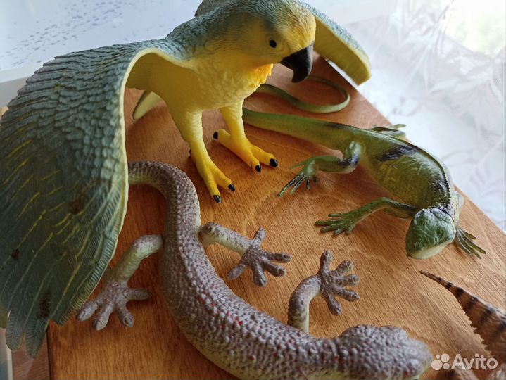 Фигурки животных орёл, ящерицы, рыбы