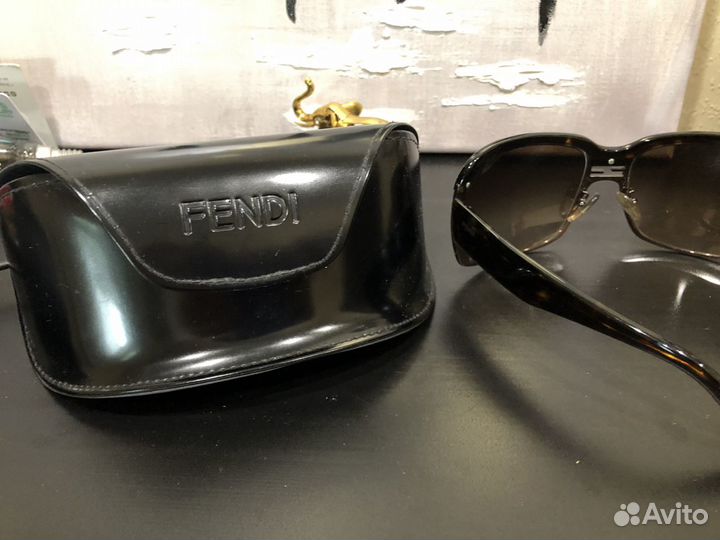 Солнцезащитные очки Fendi