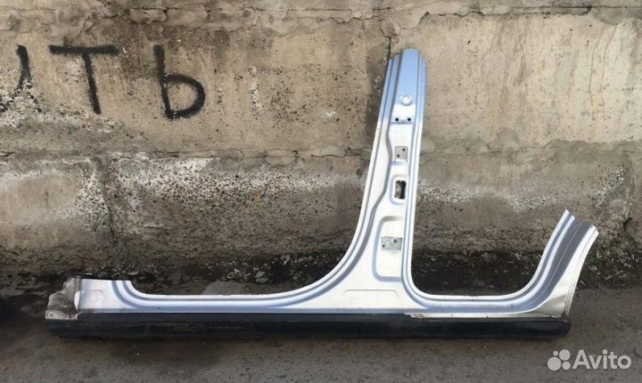 Стойка кузова средняя левая Volkswagen Touareg 7L