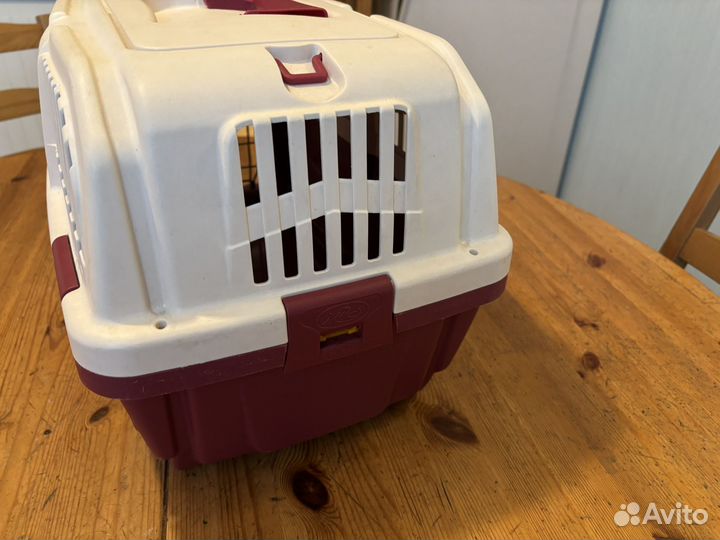 Переноска для животных с замком