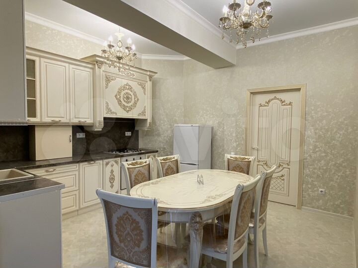 2-к. квартира, 87 м², 10/11 эт.