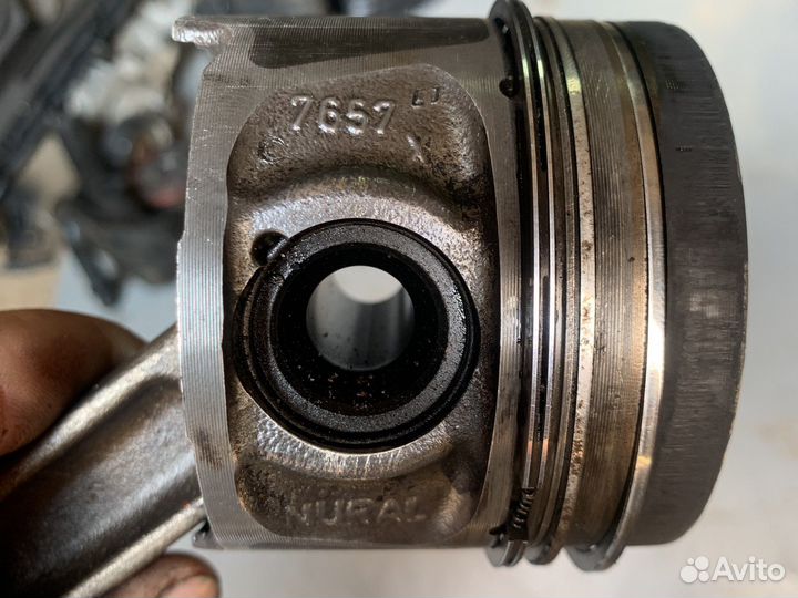 Поршень с шатуном renault 1,5 dci