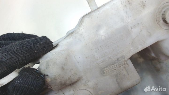 Бачок омывателя Toyota Land Cruiser Prado (90) , 1