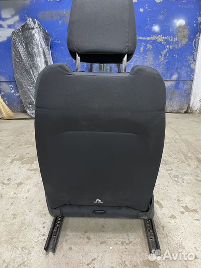 Сиденье переднее правое Skoda Octavia 4 A8