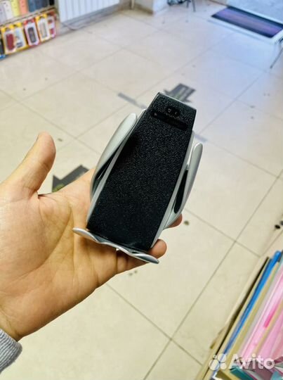 Автомобильное беспроводное зарядное устройство