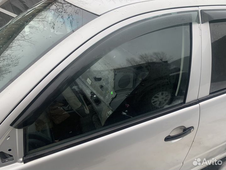 Стекла боковые Skoda Fabia 1