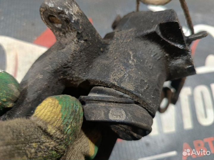 Суппорт тормозной задний левый Volkswagen Passat