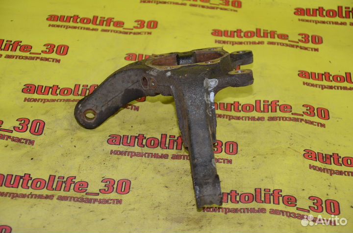 Кулак поворотный передний левый Toyota Auris E150