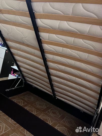 Кровать с матрасом б/у
