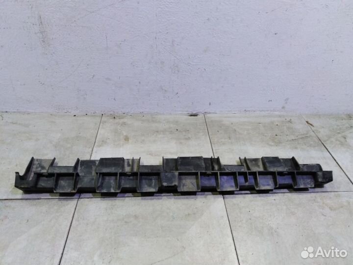 Кронштейн накладки порога