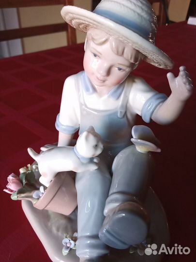 Статуэтка мальчик с котом