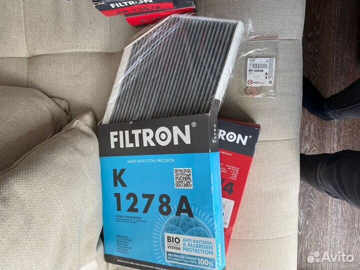 Фильтр салонный угольный на Ауди А4 B8