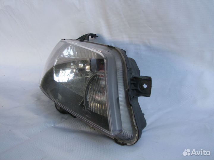 Mazda 323 2000 Фара передняя правая