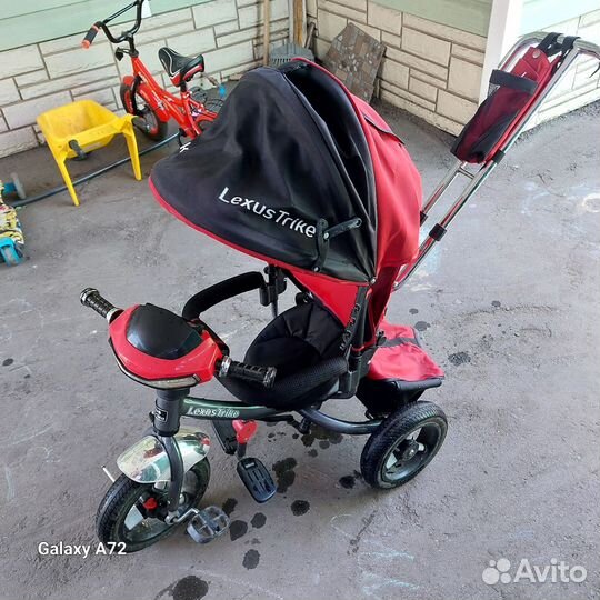 Велосипед с родительской ручкой Lexsus Trike
