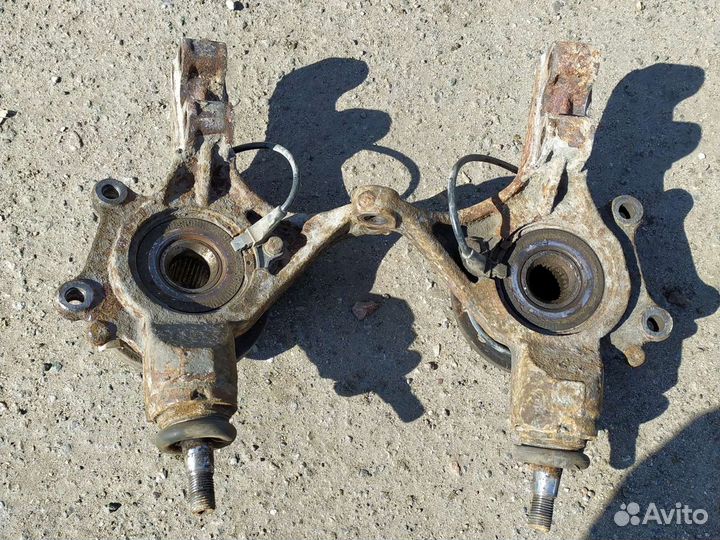 Поворотный кулак правый peugeot 307 2006 года 2