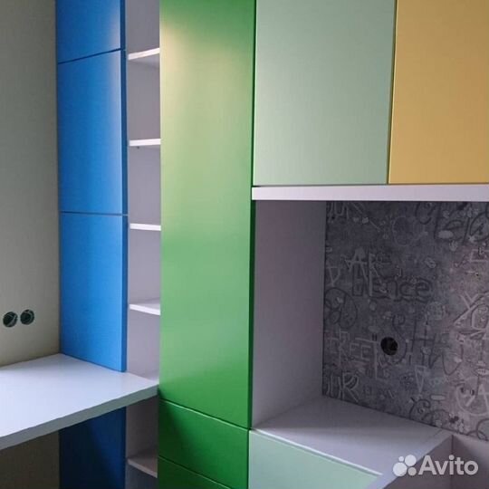 Шкаф по индивидуальным проектам в потолок