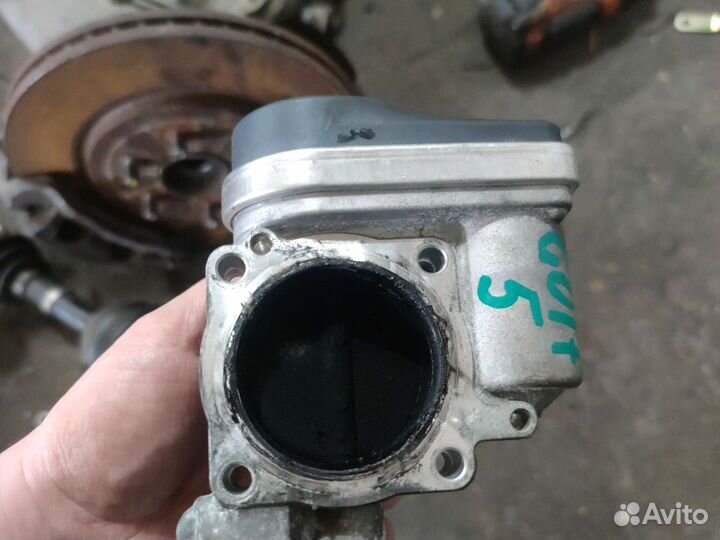 Дроссельная заслонка Volkswagen Golf 5 2.0