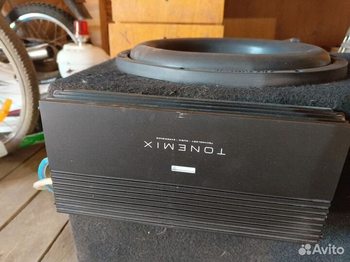 Сабвуфер и усилитель в автомобиль