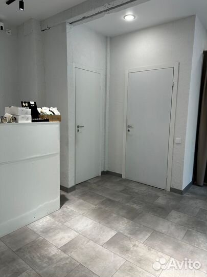 Магазин женской одежды, обуви, аксессуаров