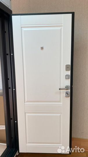 Дверь входная металлическая новая