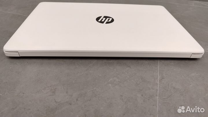 Ноутбук HP 15-da0080ur белый