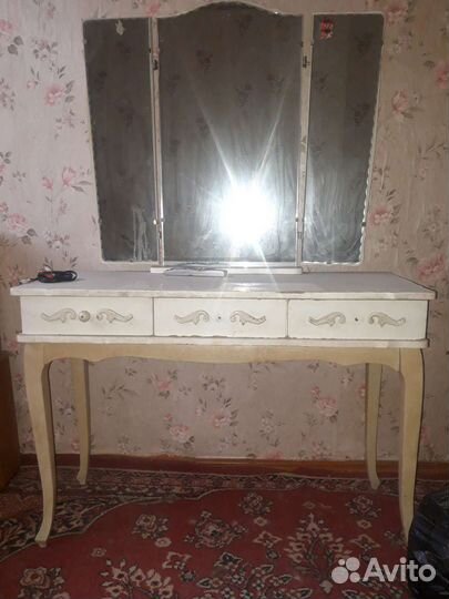 Антикварный Туалетный столик с зеркалом