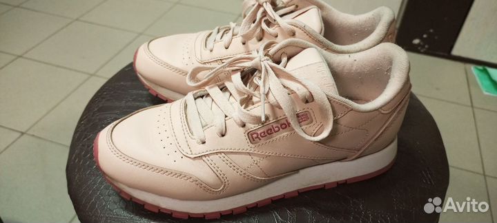 Кроссовки женские