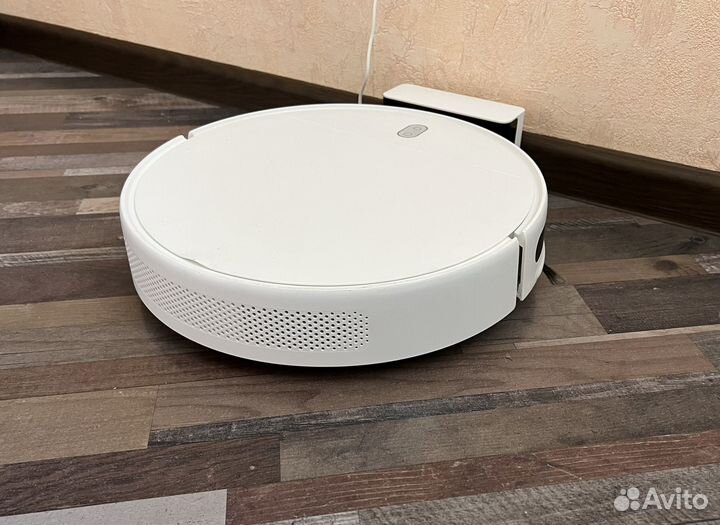 Робот-пылесос Xiaomi Mi Robot Vacuum-Mop Essential