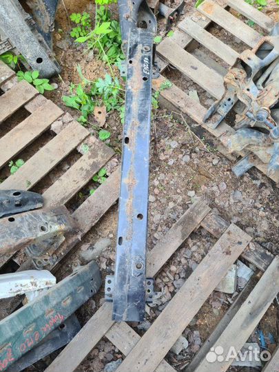 Усилитель бампера передний Toyota Corolla E150 1.6