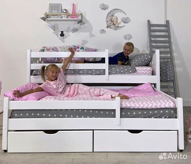 Детская кровать с выдвижным спальным местом