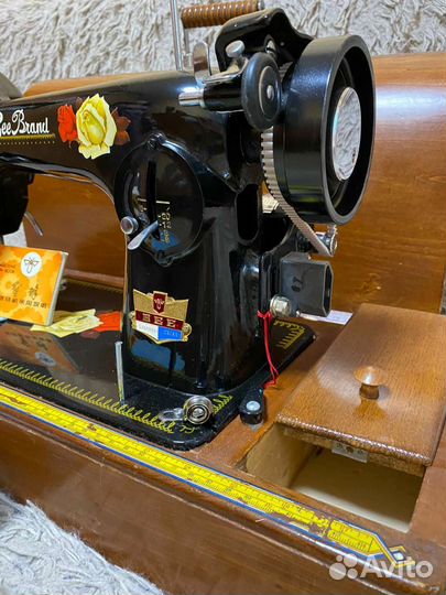 Машина швейная,с электроприводом