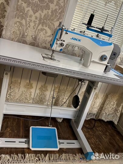 Швейная машина jack f4