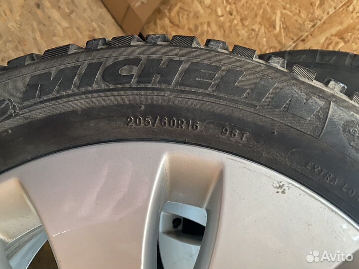Michelin Agilis X-Ice North 205/60 R16