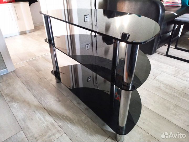 Столик под телевизор