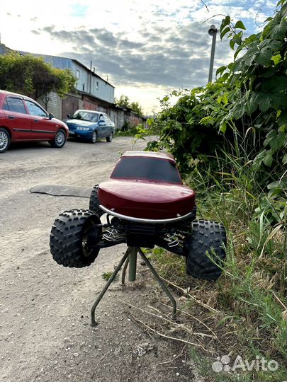 Бензиновая машинка на радиоуправлении