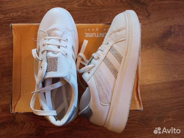 Кросовки женские, белые