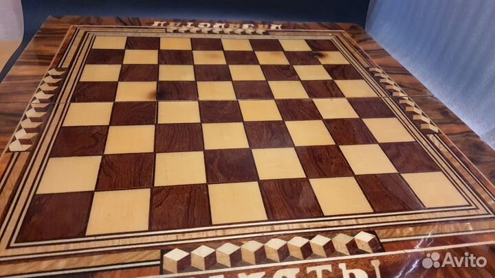Шахматная доска столик деревянный