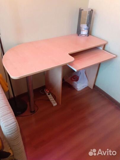 Стол ученический-компьютерный