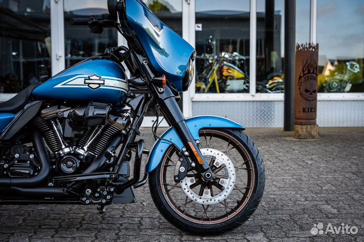 Harley-Davidson street glide ST 117 fast johnnie