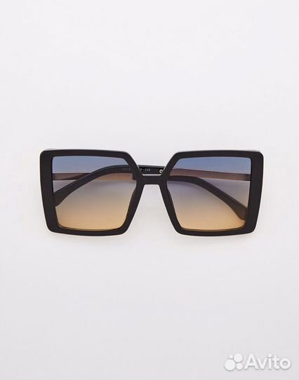 Солнцезащитные очки женские брендовые