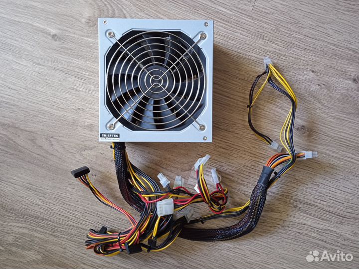 Блок питания для пк Chieftec 500 Вт - на запчасти