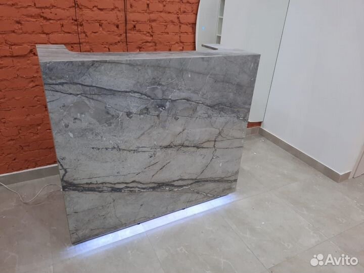 Стойка ресепшн