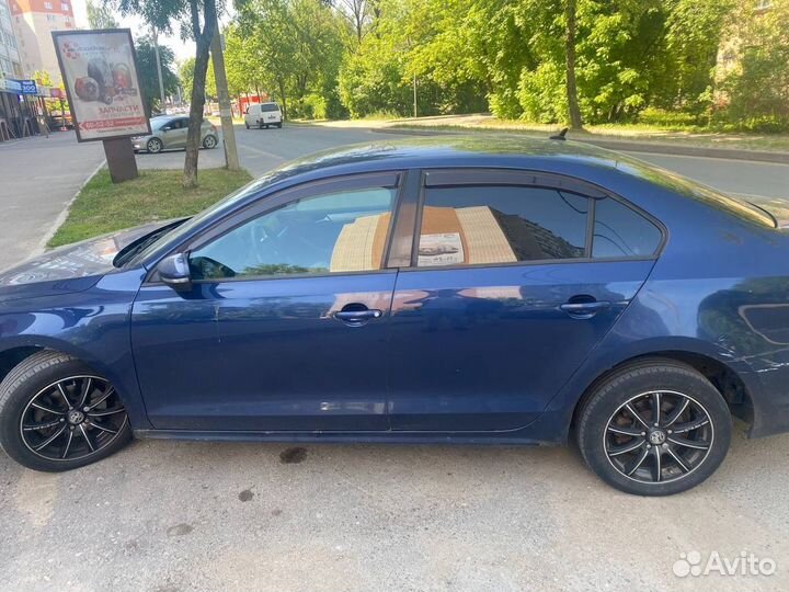 Volkswagen Jetta 1.4 МТ, 2011, битый, 295 000 км
